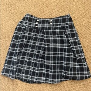 Women’s Black and white plaid skirt (no tag) size L